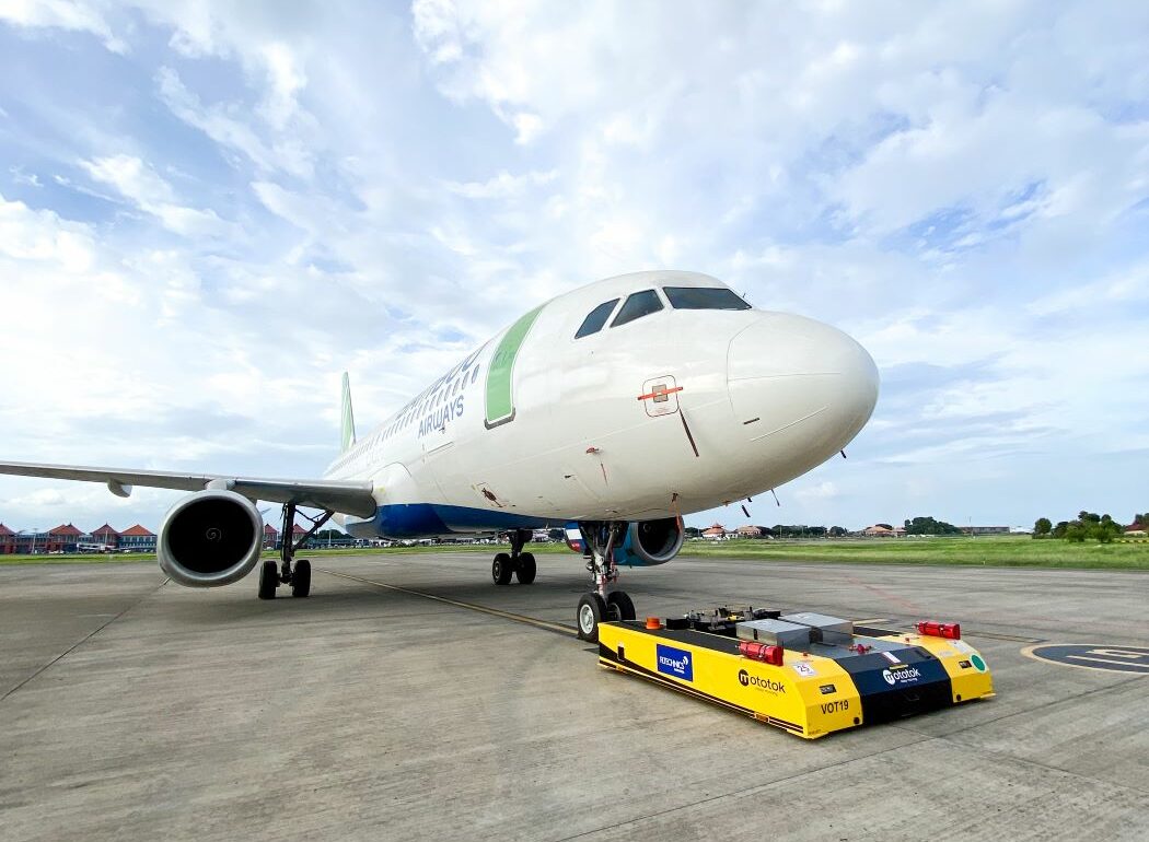 fl_technics indonesia aircraft maintenance hangaar
